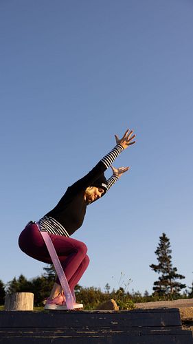 Why I love adding the band to my practice: 
• it’s so effective 
• it helps me focus and fully feel my body
• it helps me rec...