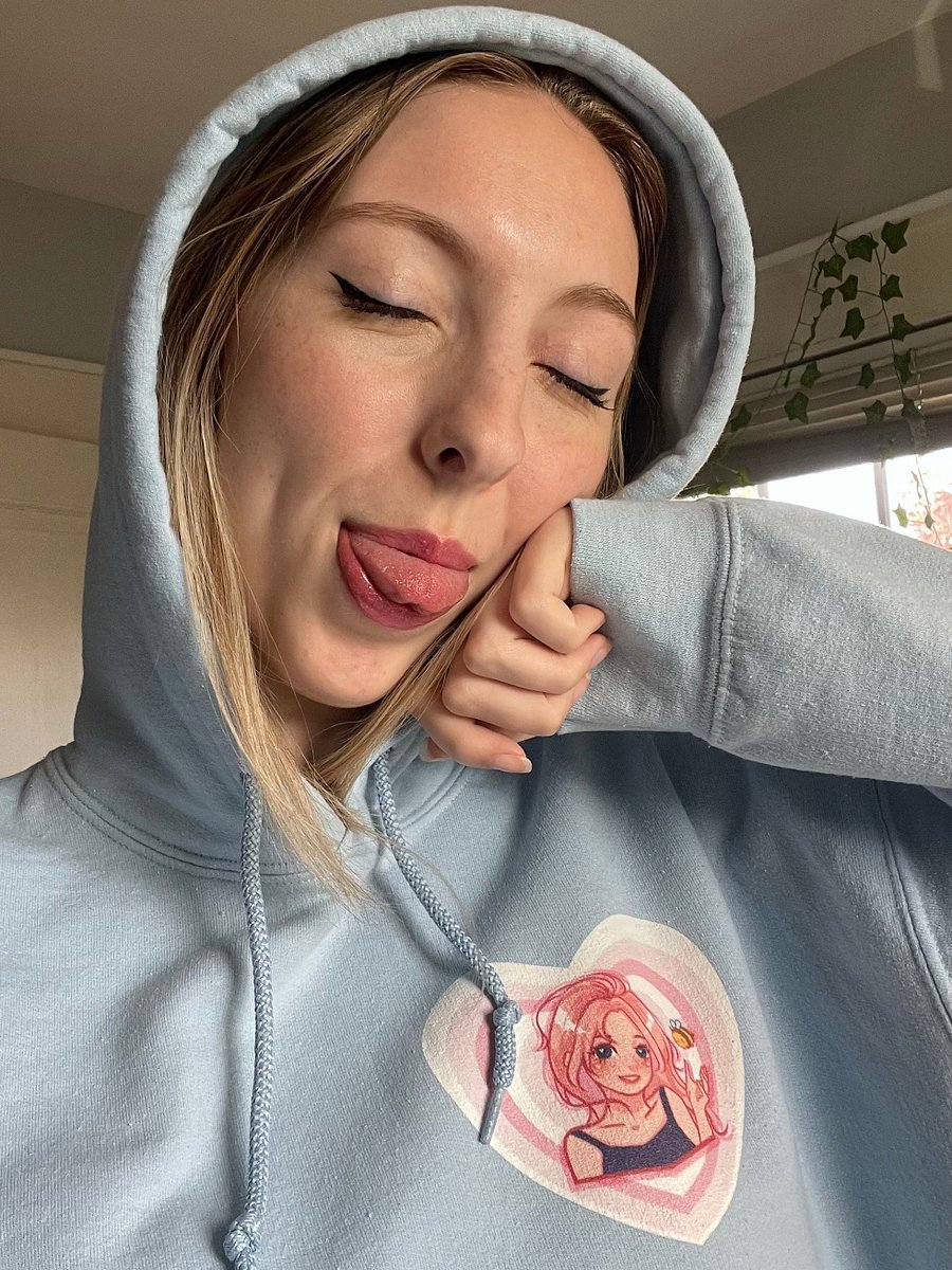 the heart hoodie product image (4)