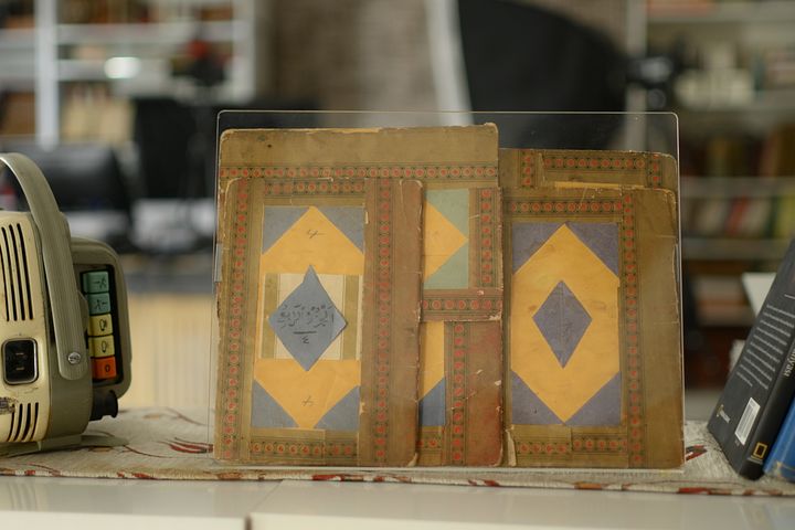 تحفة من خمسة اجزاء من المصحف الشريف عمره اكثر من مائة عام product image (1)