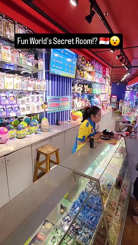Fun World Arcade Jakarta has a SECRET ROOM!? 🕹️😲

I discovered a hidden room at Fun World Arcade in Jakarta! Perhaps it leads...
