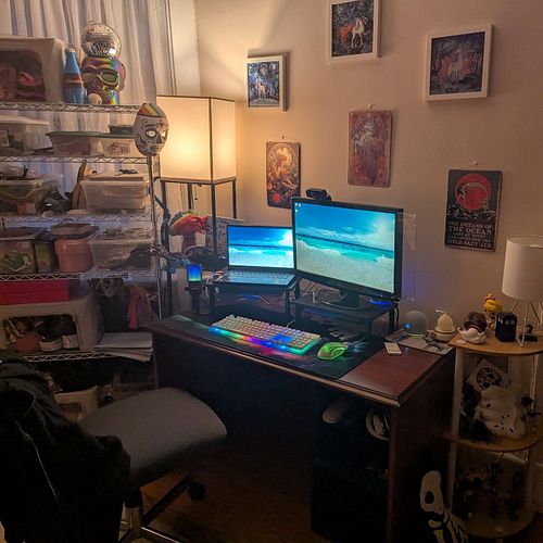 part of the work space #cozychaos #comehangout (going to try to and fit in a stream tomorrow evening!)