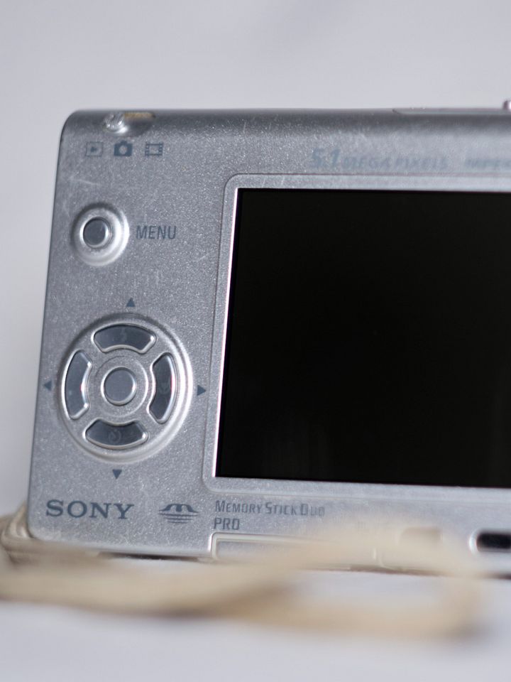 Sony Cyber-shot DSC-T7 5.1MP Digital Camera product image (1)