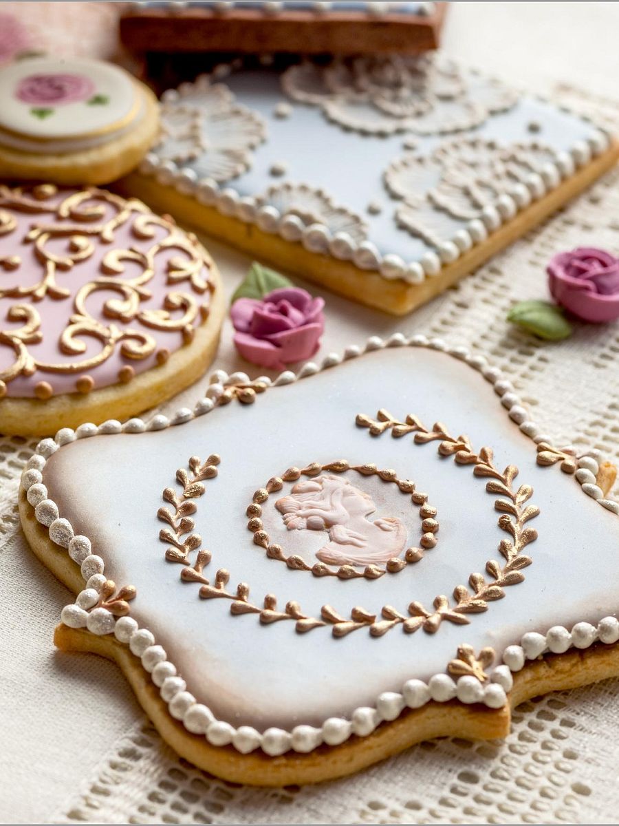 Cookie Art: Sweet Designs for Special Occasions by Amber Spiegel product image (2)