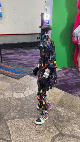 Ripley the Dancing Robot at Ripley’s Aquarium of The Smokies 25th Anniversary! 🦾🎉 #gatlinburg #smokymountains #robot
