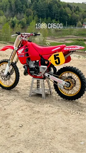 Who doesn’t love 500cc two strokes?! #moto #motolife #motocross #cr500 #motox_media_  #kx500