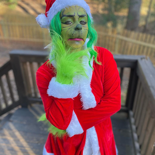 MERRY GRINCHMAS!!! 😈 hide ur who hash because im on my way 🏃‍♀️
