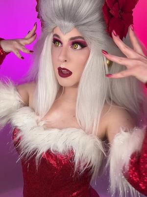 What do you think of festive Eda the Owl Lady? ❤️ I loved how confident I felt in this look! I need to cosplay Eda more. #toh #theowlhouse #edaclawthorne #edatheowllady #cosplay #cosplayer 