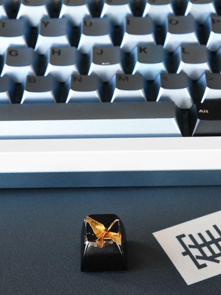 Gold/Black Crane SA R1 Keycap product image (2)