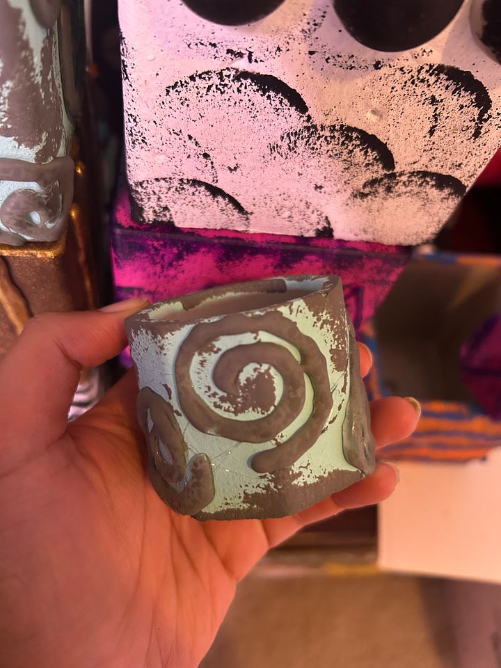 Handpainted cement 3-d textured plant pots product image (22)