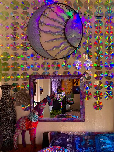 my latest project.. CD wall!!!!
.
.
.
#cd #art #ambience #vibes #crafts #project #decor