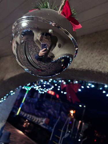 “Christmas Selfie”
Digital Photo, 2025
.
.
.
.
.
Had a lovely time with the family on the SkyRail on Sunday. Holiday music ev...