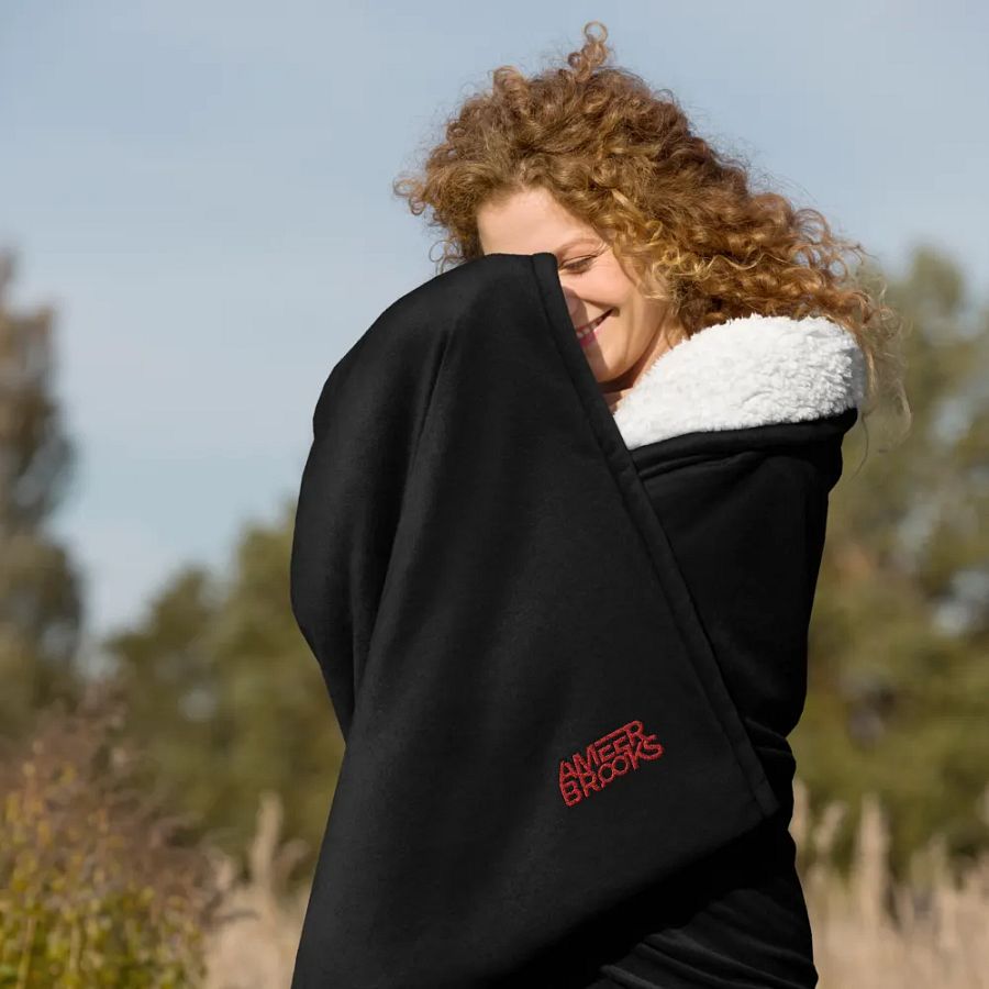 MAIN LOGO SHERPA BLANKET product image (6)