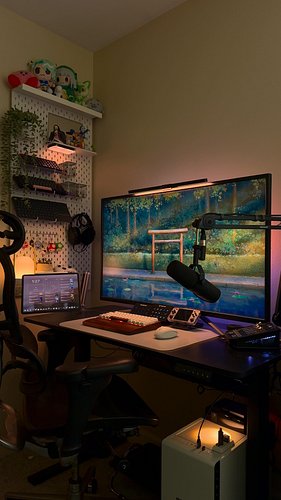 Happy Sunday! I thought this wallpaper deserved a static shot ⛩️ Also, new Cookin Soul album dropped and it’s perfect for a c...