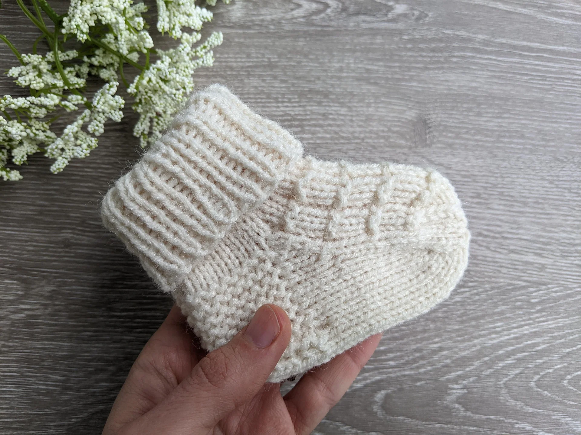 Easy Knit Newborn Baby Socks Pattern product image (1)