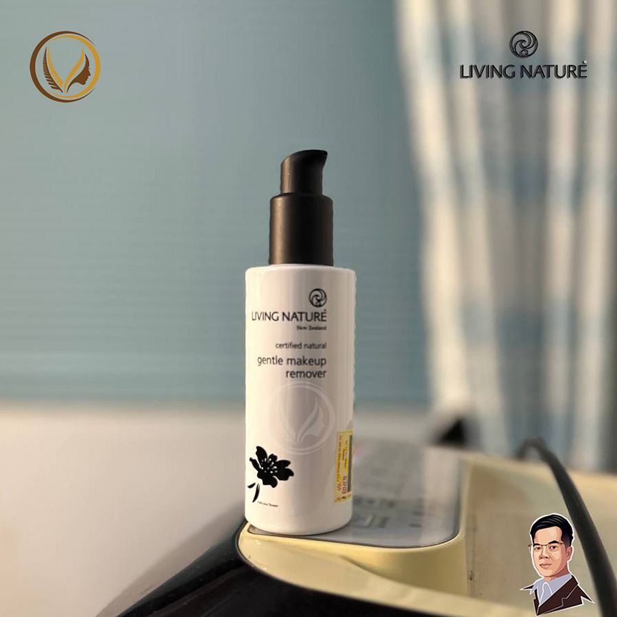 Nước tẩy trang cho mọi loại da Living Nature Gentle Makeup Remover 120ml product image (2)