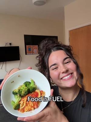 Finding time in a busy day to take care of myself and fuel my body 🤍✨🍗🥦🍅 #overseasbasketball #athletenutrition #Godisgood