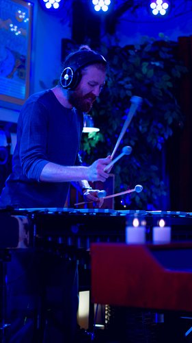 A lil’ improv jazz
•
#live #music #food #drink 
Cover photo: @high_rabbit_photography