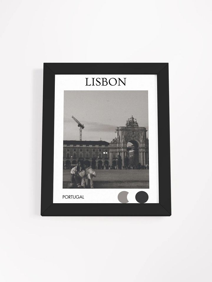 Lovers in Rua Augusta - Black & White / Framed product image (1)