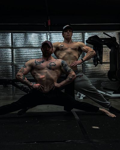 Doing karate in the garage 🤝🏼 #bodybuilding #body #pose #greek #physique #brothers #bro #gymbro #dudes #stepbrothers #motivat...