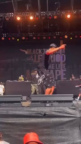PROTECT YA NECK 👑🔥🐝 

PICNIC SZN IS HERE. MC’S BEWARE!!

#JPERIODLiveMixtape @blackthought @theroots @rootspicnic @stroelliot...