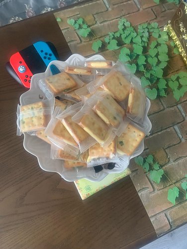 My mother bought me many biscuits. Very yummy very tasty I like it