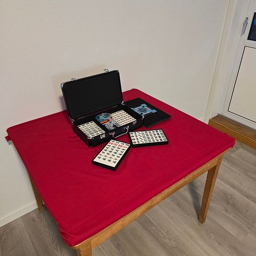 Come over we playing Mahjong