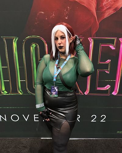 💚🖤 WICKED FINALLY IS OUT TODAY! 🖤💚 I’ve been seeing ads for this movie EVERYWHERE and the time is finally here!! Anyone going...