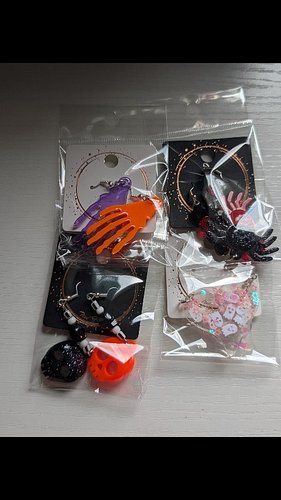 SPOOKY ITEMS DROPING SOON! 

https://thecraftywolf-shop.fourthwall.com
