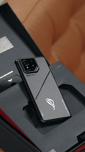The newly released ROG Phone 9 is an absolute beast 💪🏻 powerful when you need it yet practical when you don't. It’s powered b...