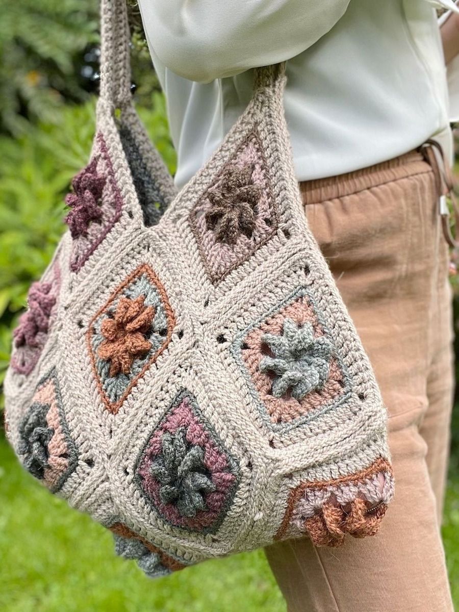 Granny Square Bag Crochet Pattern / Flower Crochet Bag / Easy Tote or Crossbody Bag Pdf product image (9)