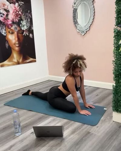 Unwind with me Yoga live Stream ✨🌙