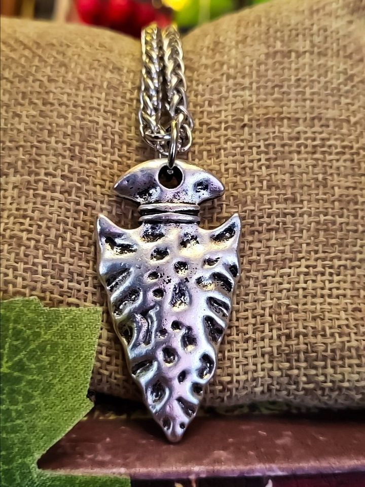 The Armored Kingdom Warlord Arrowhead Necklace product image (1)