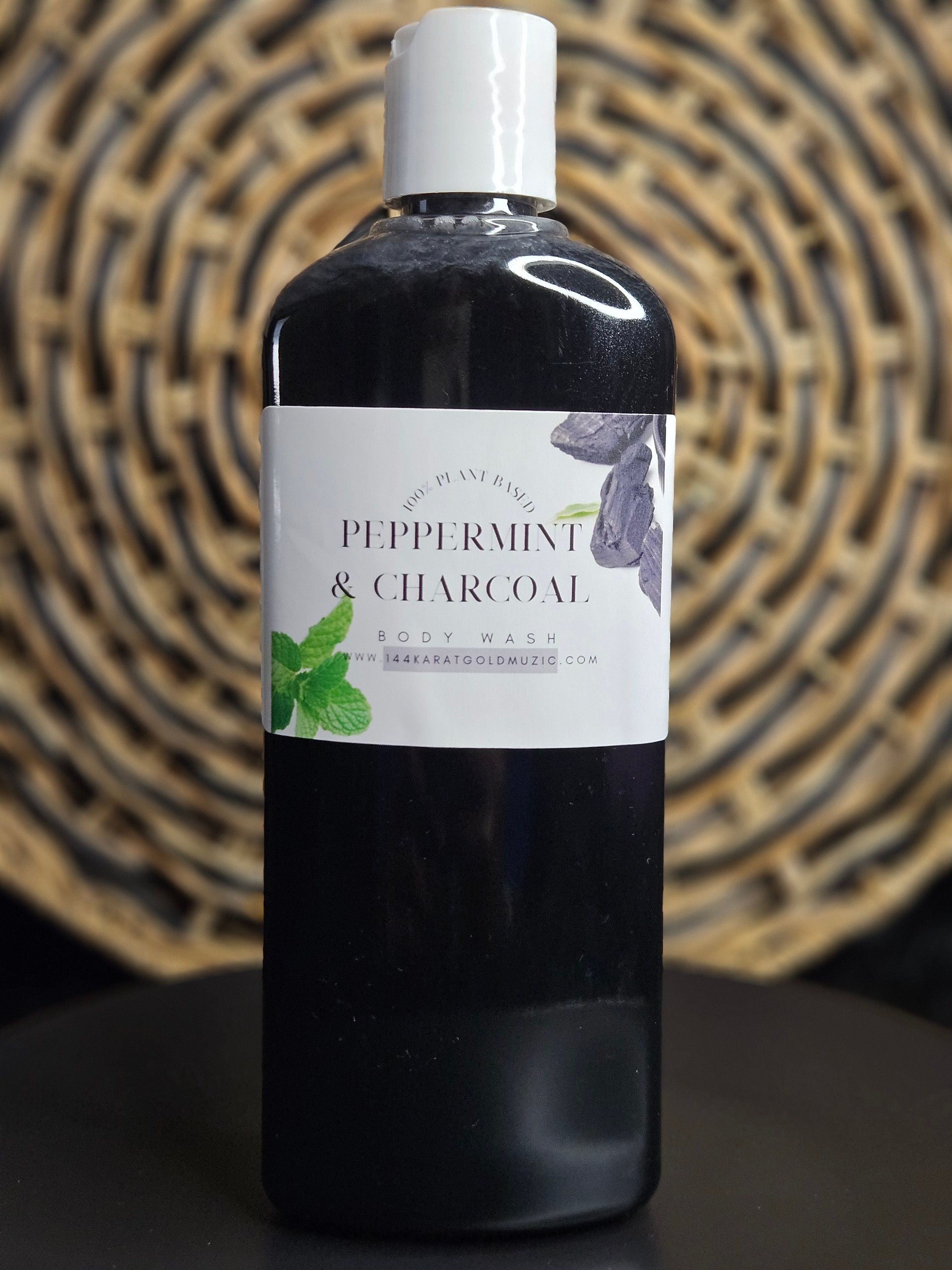 PEPPERMINT & ACTIVATED CHARCOAL BODY WASH product image (1)