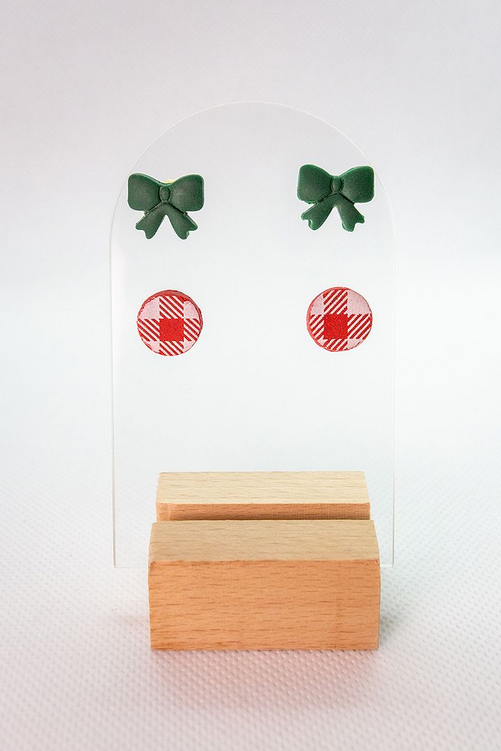 Green Bow / Red Plaid Stud Set product image (1)