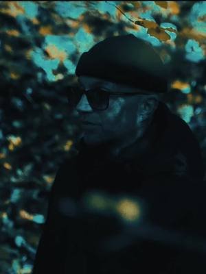 Der Moment ist da. Nach all den Wochen, Nächten, Gesprächen, Zweifeln, Entscheidungen und diesem ganzen Hin und Her, das man nur versteht, wenn man Teil davon war – das Album ist jetzt draußen. „Träume Drama Drums“ ist ab sofort überall verfügbar: Spotify, Apple Music, Amazon, Deezer wo auch immer ihr eure Musik hört. Eine Reise, die wir zu zweit gestartet haben und die alles andere als einfach war. Mit Höhen, Tiefen, Stillstand, Aufbruch, Reibung… und genau daraus ist ein Album entstanden, das ehrlicher kaum sein könnte. Jetzt gehört es nicht mehr uns. Jetzt gehört es euch. Streamt es, teilt es, taucht ein – „Träume Drama Drums“ ist jetzt offiziell online. Danke, dass ihr diesen Weg mit uns gegangen seid. ❤️ #TräumeDramaDrums #Chakuza #NeuesAlbum #Mehralsmusik