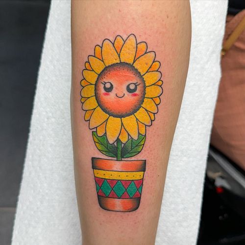 Possessing a sunflower will bring you a fortune and a joy. Save it 🤩 #Sunflower #tattooideas #foryou #foryoupage #fyp