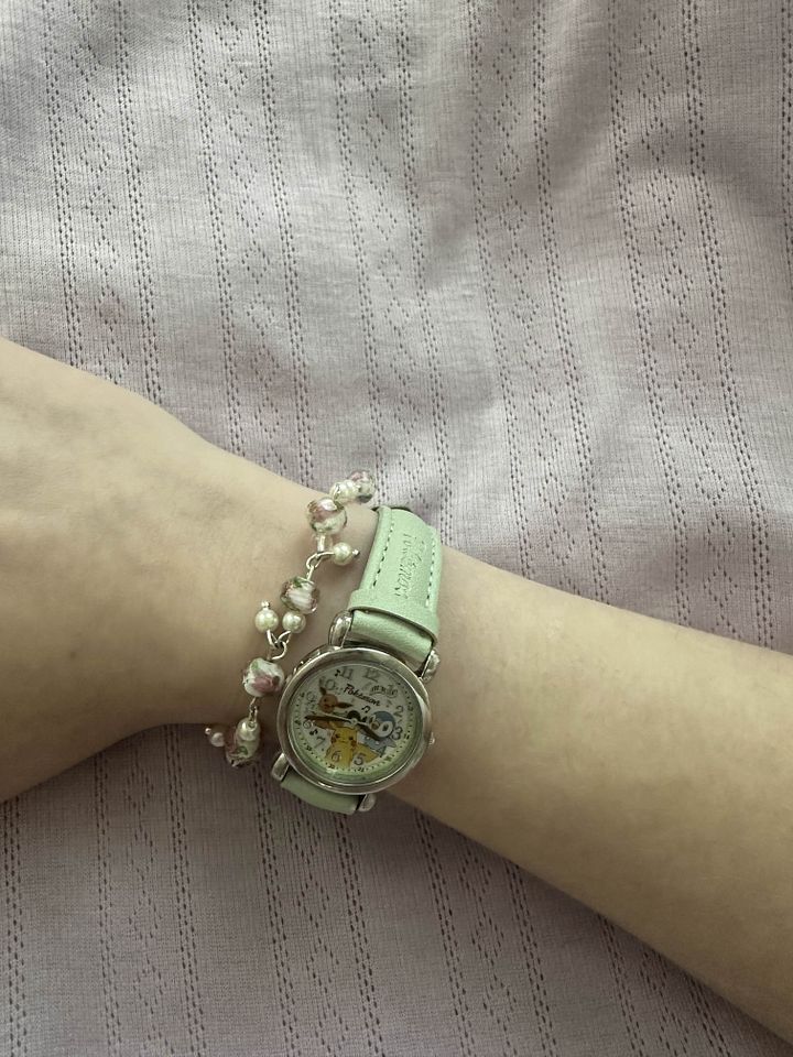 Dainty floral and pearl bracelet - Handmade product image (1)
