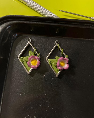 We are out of town for a funeral, but here’s some sculpting practice from last Saturday. These came out pretty well!

#polyme...
