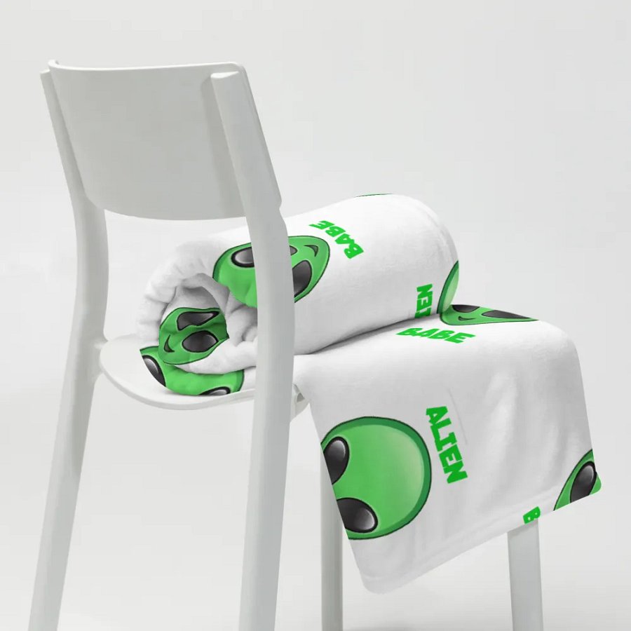 Alien Babe product image (20)