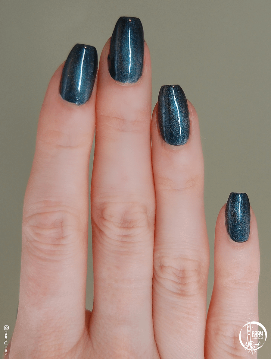 THE WEIGHT OF THE STARS - Deep Blue Black Magnetic Holo Nail Polish product image (5)