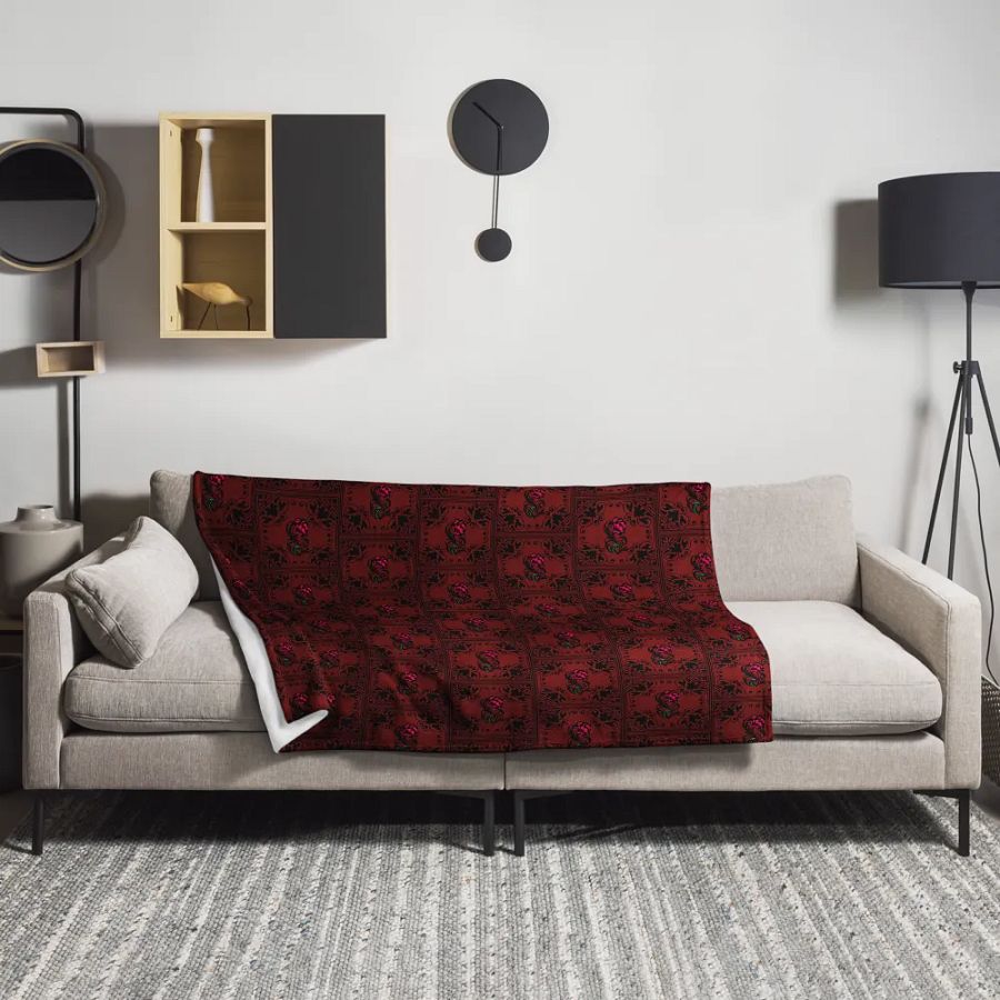 Crimson Paisley Fuzzy Throw Blanket product image (9)