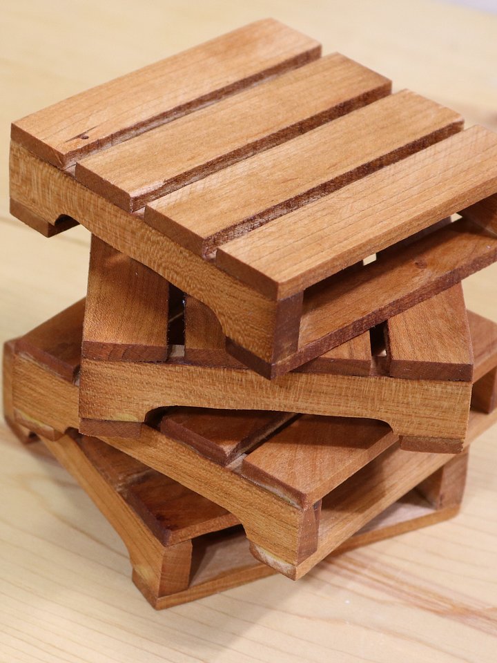 Set of 4 wooden pallet coasters (Version 2) product image (1)