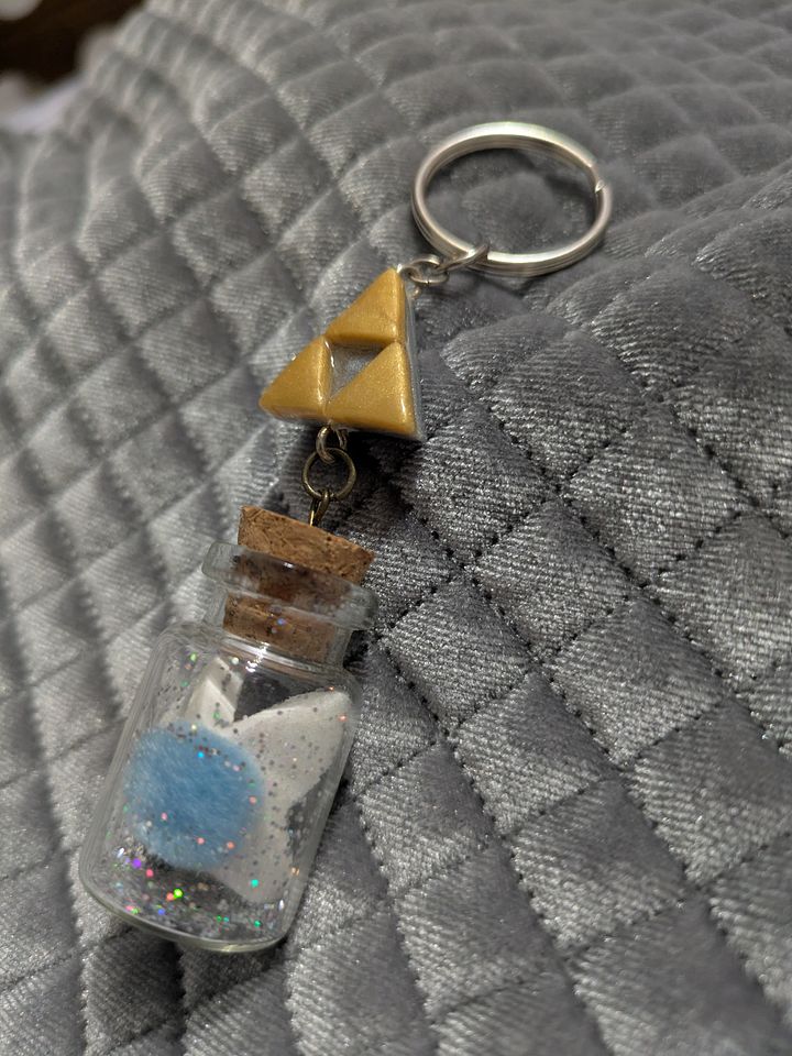 HEY LISTEN! Triforce Keychain product image (1)