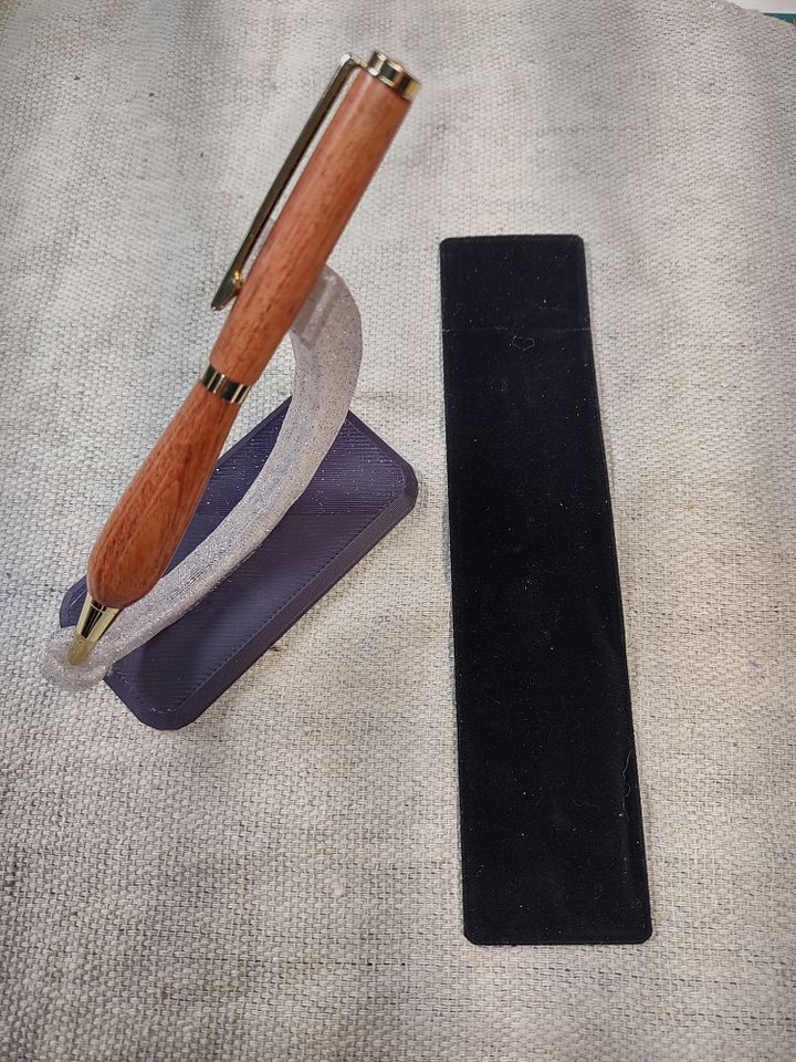 Pear-Shape Rosewood Slimline Pen – Gold Details - RBSLRWPEAR001 product image (2)