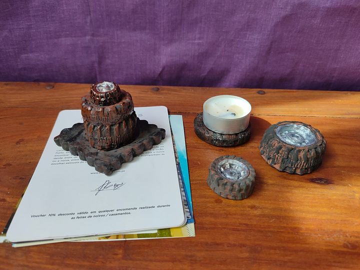 Conjunto de pneus composto por 4 peças, pisa-papéis, suporte incenso, suporte tealight, taça de clips product image (1)