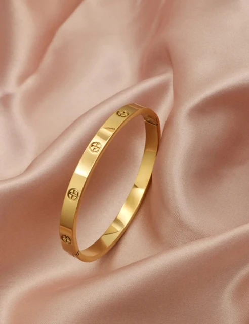 FASHION GOLD CROSS SYMBOL BANGLE product image (1)