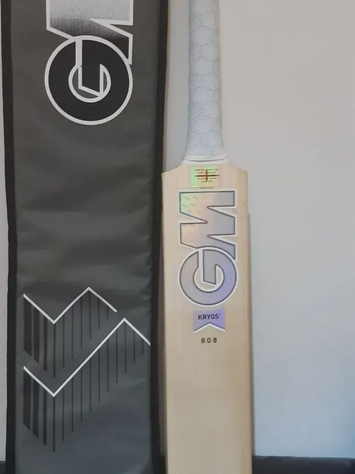 Genuine Gunn & Moore Kryos 808 Cricket Bat 2lb 10 1/2oz product image (1)