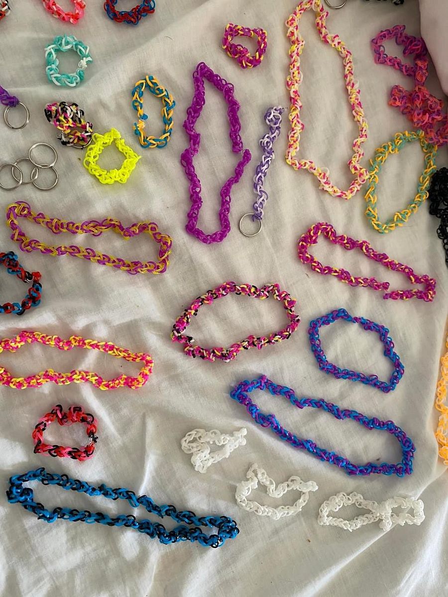 Loom Band Necklace (ONLY AVAILABLE IN SOUTH AFRICA/NO SHIPPING) product image (2)