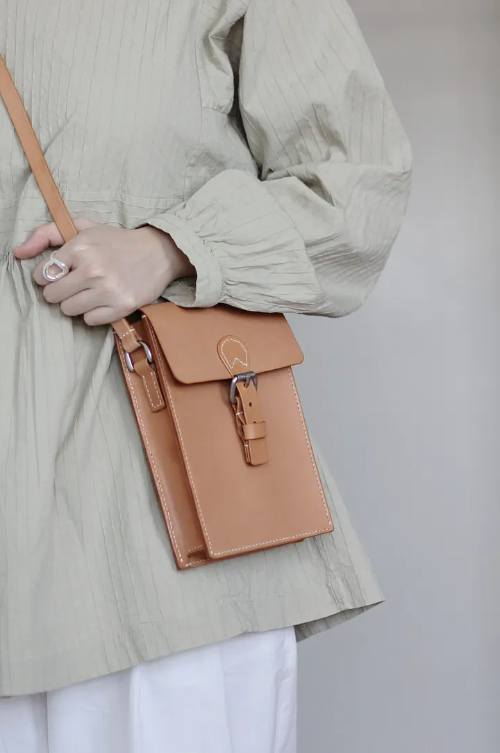 Vegetable Tanned Leather Classic Satchel – Honey product image (1)