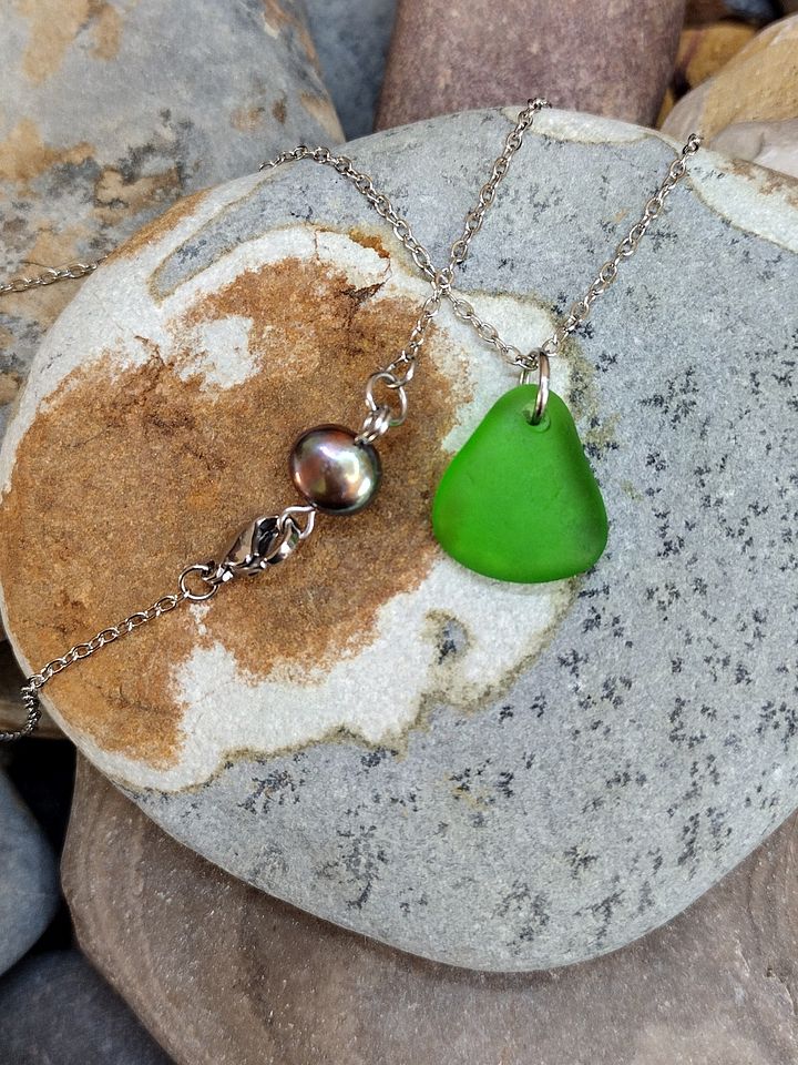 SEA GLASS NECKLACE product image (1)